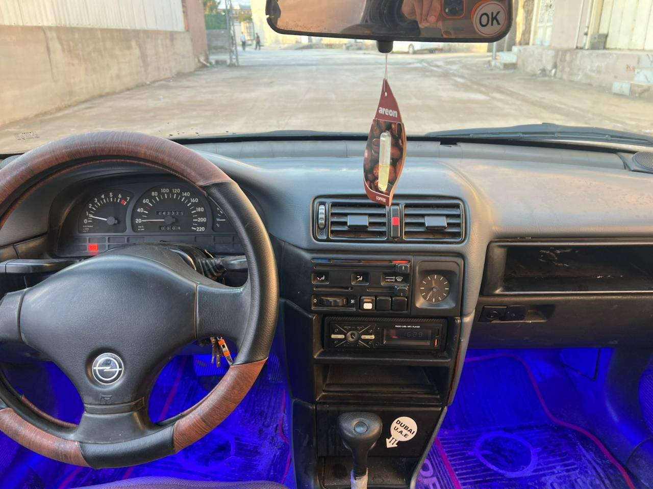 سلام عليكم اوبل فكترا موديل 1990 حجم 18 اوتومتيك سنويه شهر منتهي كوبون بنزين موجود كير محرك بشرط لا صرف ولا بخار 4 طيرات جديد  حداديه كامله هزه جديد تحويل ثاني يوم سياره بدون حادث هيلال بلادي سعر 43 بي مجال بسيط عنوان سياره كركوك كراج شمال رقم موبايل *********** كركوك, العراق
