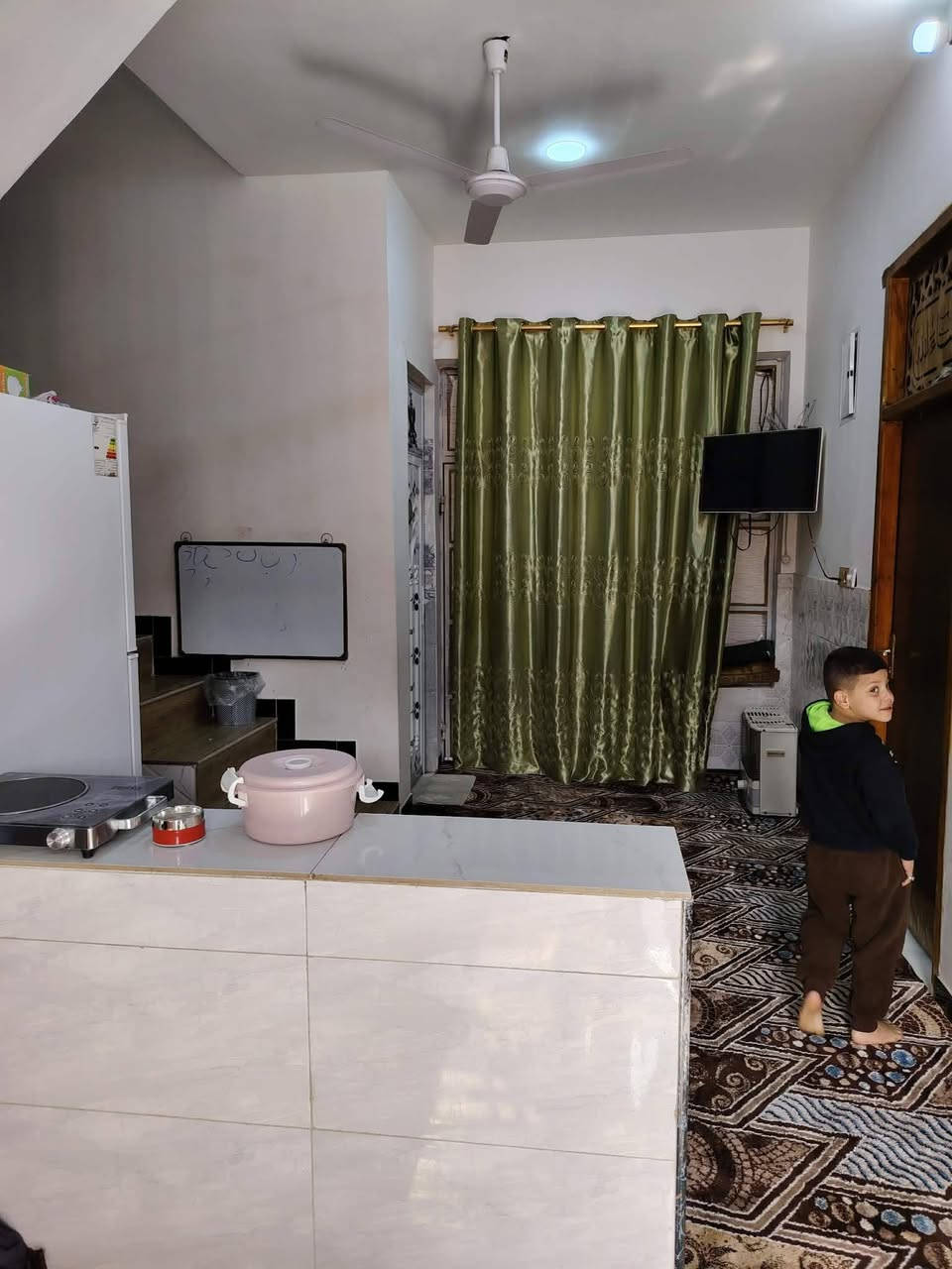 للبيع بيت مساحه 100مربع باب الحاره قرب عماره بيت صبر للاستفسار ***********
***********
