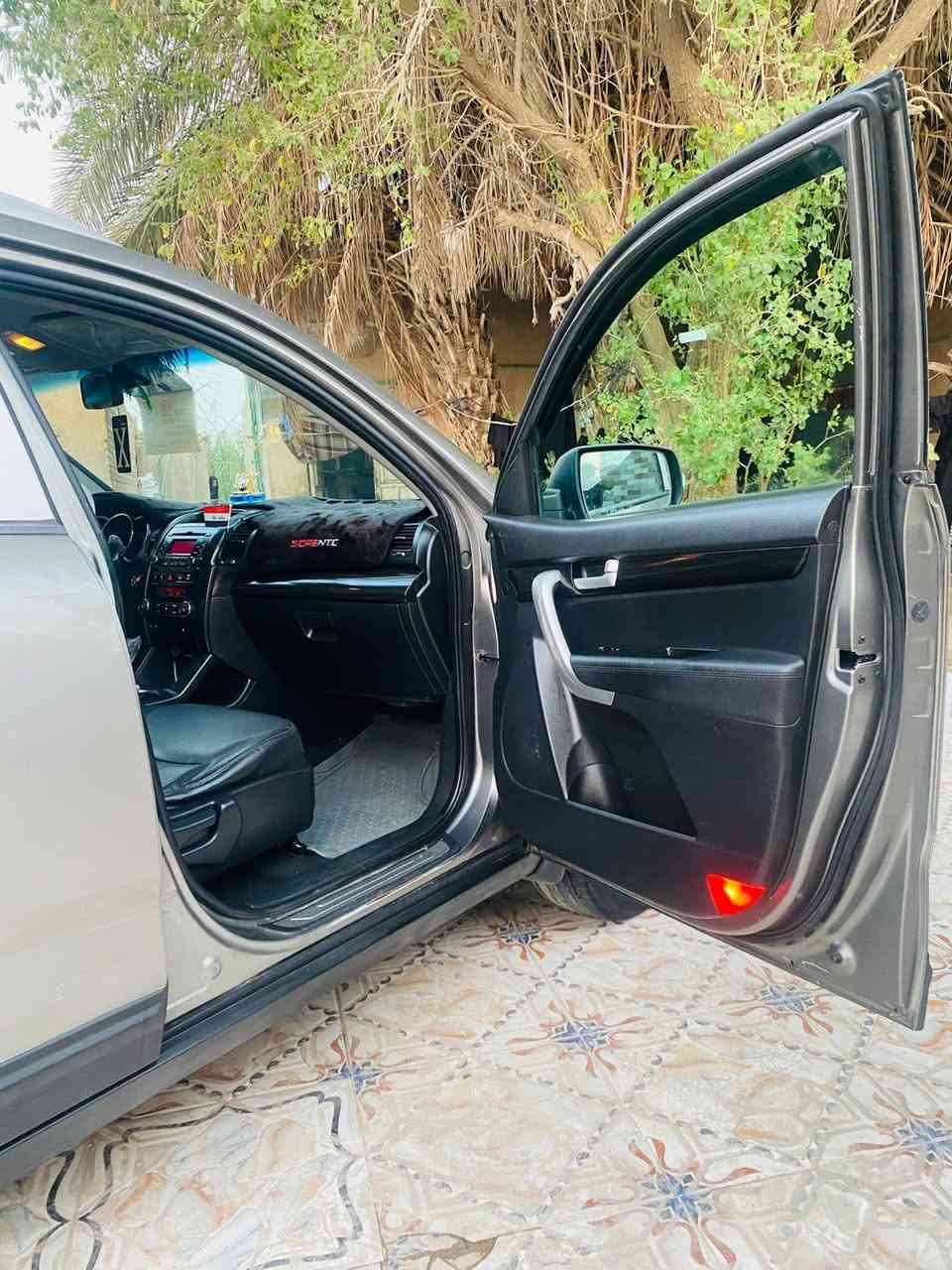 السلام عليكم ورحمة الله
سورنتو للبيع 2013 گااز
ادوات ادوات ادوات 
متوم طبق الاصل 
ارقام شمالي وسنويه 
وكاله بسم المشتري 
كصه جنطه 
دخول جديد
مكينه 4 سلندر كاز
سوبر جارج 
فوول مواصفات 
بصمه تشغيل 
بصمة بوب 
شاشه كبيره كامره خلفيه
حساسات خلفيه 
تبريد وتدفئه 
7 راكب 3 قطع تبريد
حداديه فول 
تخم تاير كارتون 
كلشي شغال مابيه اي نقص
السياره كارتون
 جاهزه ع الاخير 
مال جناااي 
السعر 60 ورقه
وبيه مجال حق الجيه 
المكان ذي قار النصر 
لاتصال***********
