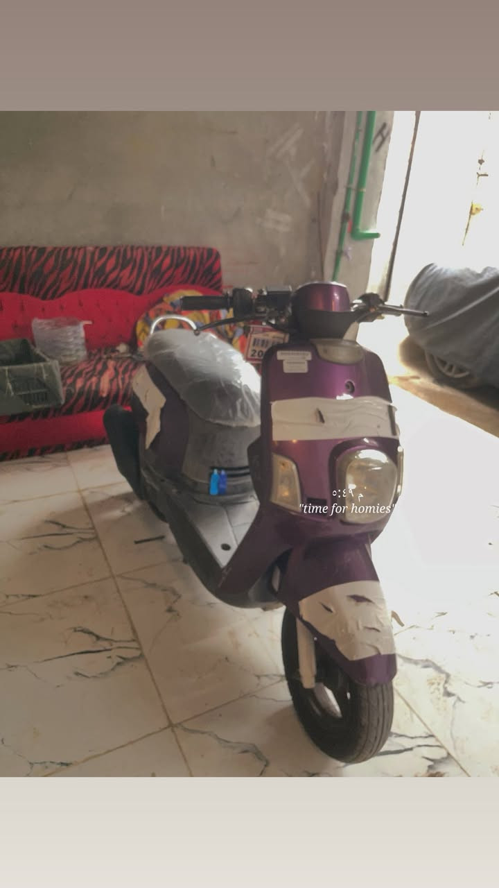 السلام عليكم 
ماكس بوليس ١٢٠
دراجه شغاله من طول ل طول لايت عالي ناصي 
صطب كلشي شغال مكينه ما مفتوحه جيب وياك مصلح و تعال 
ما مفتوحه بلاديه دراجه كامله مكاني البصره فقط واسب عندي 
*********** سعر ٨٠٠ بيه مجال قليل @إشارة
