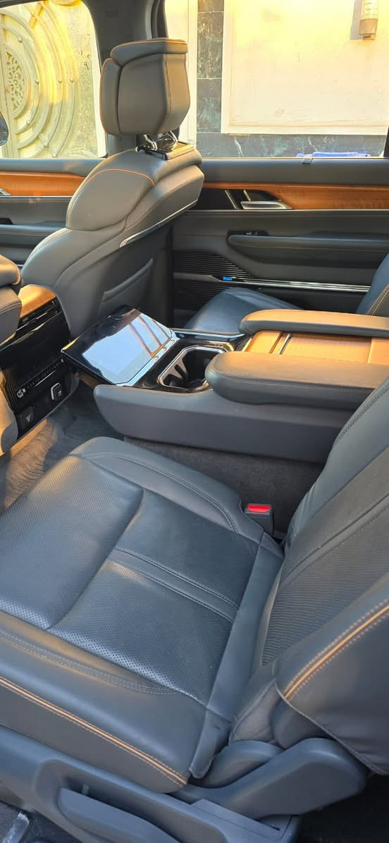 سلام عليكم
جيب كراند وكنير للبيع موديل 2022 فول مواصفات محرك -8سلندر 6400 تو كلر قمارة اسود بلادي
فتحة +بانوراما
جلد. داخل نيلي
كشانة كهرباء تدفئة تبريد مساج
ذاكرة خزن مقاعد
كامرات عدد 7
رادارات محيطية 
ناضور ليلي 
كامرة مراقبة أطفال 
كامرة بالمراية 
خاصية فتح الصندوق بالقدم
انارة محيطية 
سستم صوت ماكنتوش
جكات 
فور ويل
شاحن واير لس
قاصة 
اوتو هولد 
هندبريك بصمة
قيادة شبه ذاتية
5وضعيات قيادة 
دوسات كهرباء
جميع الكشنات كهرباء 
سقف كنتارة
تخم تاير جديد 
5شاشات 
بعد بيها مواصفات بس ماريد أطول لكثر
(مواصفاته أعلى من الرانج) 
حادث بس بنيد تصليح درجة أولى وبلادي 
رقم أربيل 
ارخص كراند وكنير بهيج مواصفات 
سعر 38000$
أكثر تفاصيل اتصل على
رقم ***********
***********
