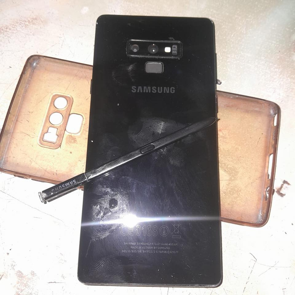 نوت ٩ للبيع يشتغل دبل خط كسر بضهر
أبيع فحم بس شغال 
يرادله سوفت 
شاشة مكسورة 
أبيع فحم 
السعر ٦٠  قفل 
***********
