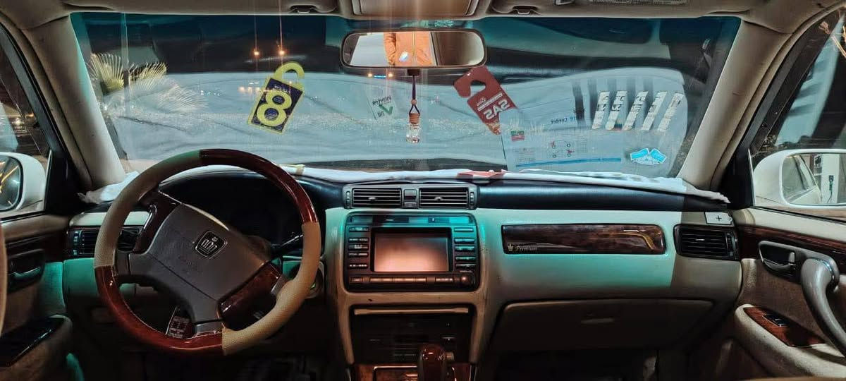 ماشەڵا لەماڵی هەموو لایەک
مەلیکە مووس دووڕەنگی مۆزی
2002دوو دووگمەی پەردە
چوارکوشن کارەبا ناوزەرد
داشبووڵ نەجەف مەکینە 171دیفۆڕی بچوک
بێ بۆیاخی عێراق و ئەورووپا
بەس شووێن مووسەکانی بۆیاخە
بێ چاڵ بێ شووخوت
تایەو ویلی لۆک 
چوار دەبڵی سپۆڕتی لەژێرایە
بەدڵی خۆت بەرزو نزمی دەکەی 
بەشەرتی گێڕ و مەکینە 
تەبرید سارد وگەرمی مەزبووت
برێک مەزبووت
لەگەڵ ڕێزم زانیاریم هەمووی نوسیووە
***********
