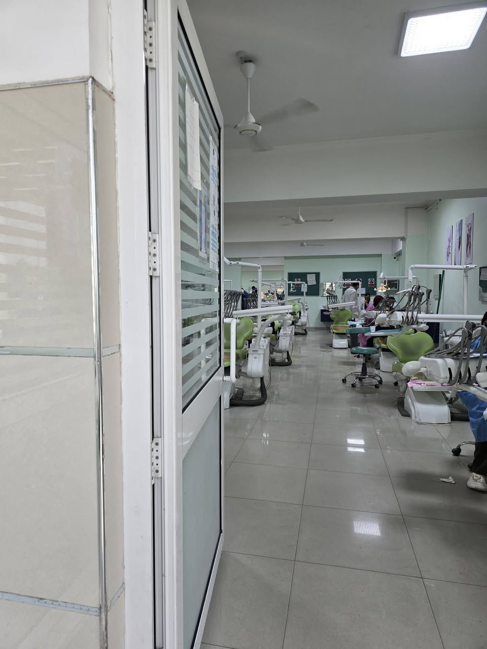 عودة عيادات جامعة الاسراء للعلاج المجاني
لكل من يعاني من اسنانة مع توفر عيادات اطفال التواصل و الحجز على الرقم***********
اروجوا تبليغ من يعاني من امراض 
السكر او الضغط ..الخ 
لأتخاذ الاجراء اللازم
