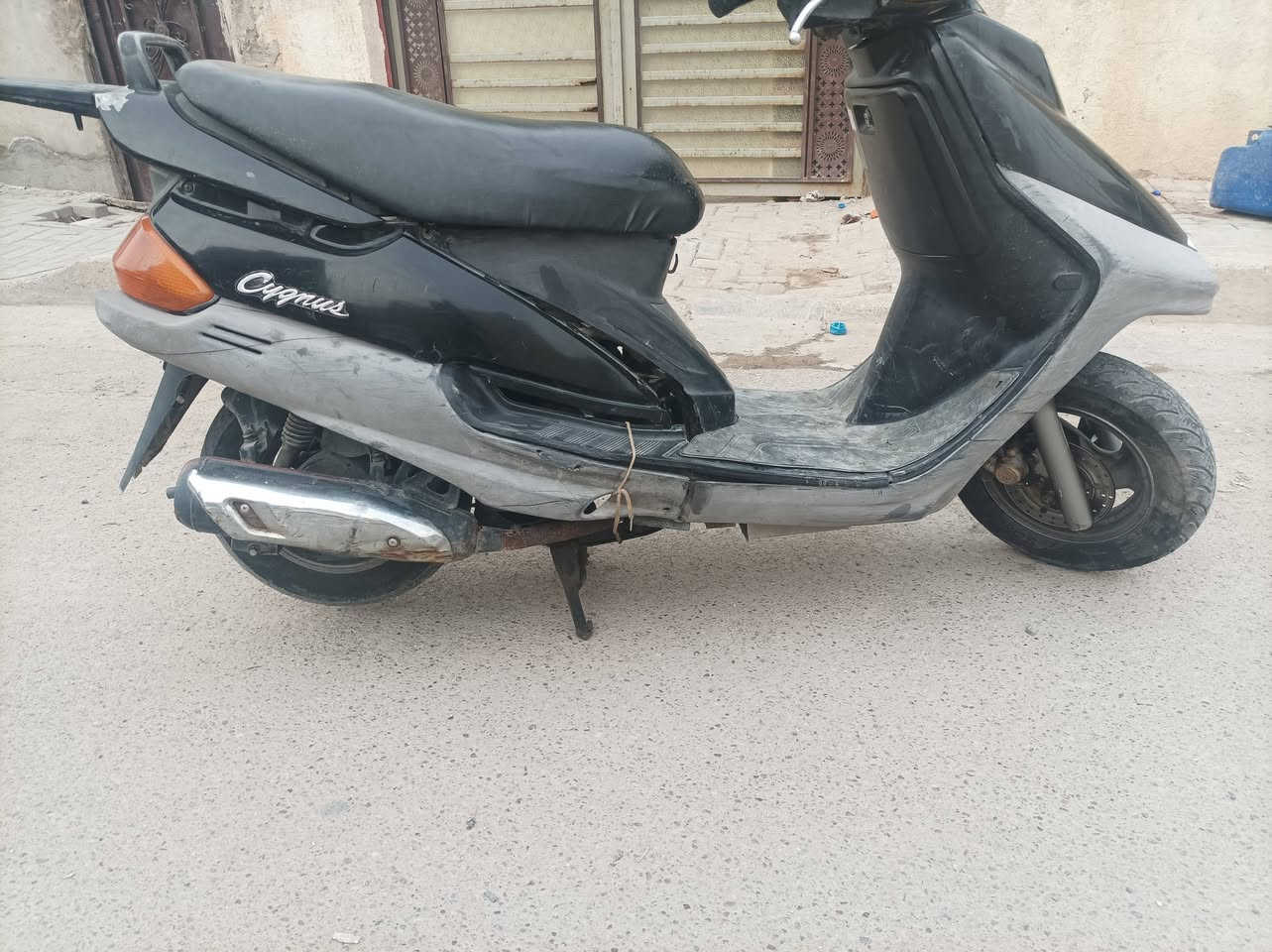 دراجة فراشه للبيع 

دراجة مالت صاحبي الله شاهد دراجة مرتبة بس بيها نقواصت خفيفه الباتري وعدك الرولة بيها صوت الكابريتر وسخ 
بيعة مال مستعجل سعر الدراجة 250 تواصل واتساب 
***********
