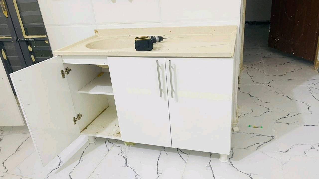 ✨✨✨✨✨✨
القياسات 📏 
50 سم الفاترينا
الارضي متر ونص 
ملحق متر ونص 
سنك متر و20 مرمر 🌹
السعر 370