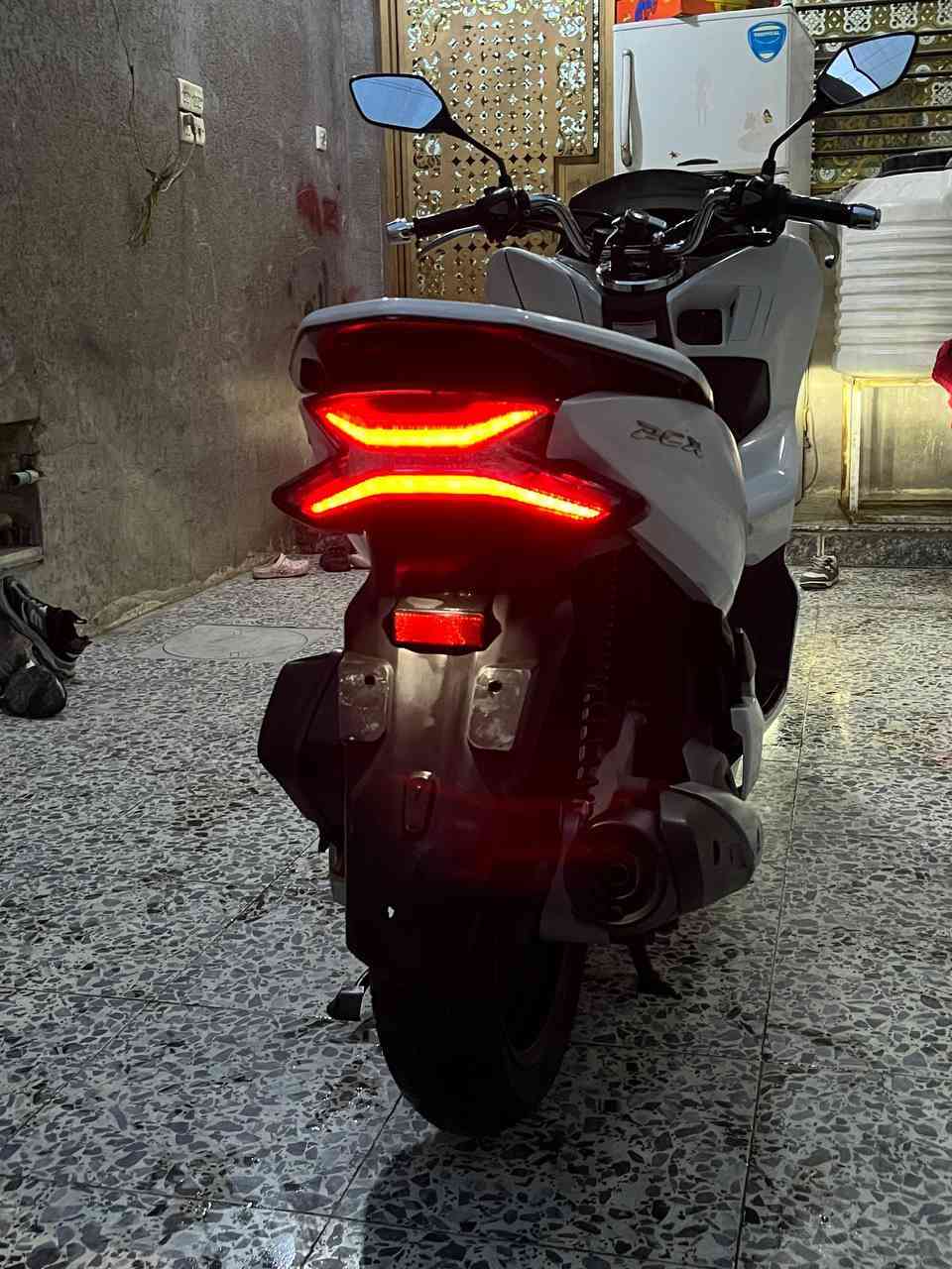 هونده PCX جيل الثالث ياباني ((مكينه 125))
رقم شاصي JF ياباني الون ابيض بل واقع احلا من الصور

مكينه مكفوله جديده خير من الله ما بيها شخط

. فول مواصفات دبل اشاره بصمه وقوف ذاتي بل ازدحام.

ماشيه 29 الف تخم تاير جديد بلادي

 بصمتين بيها حساس وقوف ازدحام

جديده بل واقع احلا من الصور مكينه ناعمه

((مكان بغداد. السعر اتصل ودلل *********** ))
