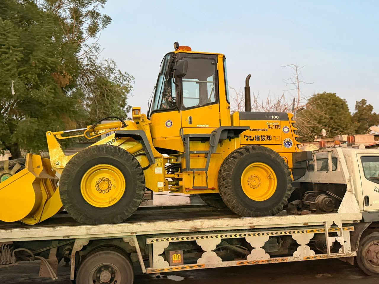 كماتسو حجم ١٠٠ ٦ سلندر للبيع مامشتغل بل العراق كفاله عامه ***********
