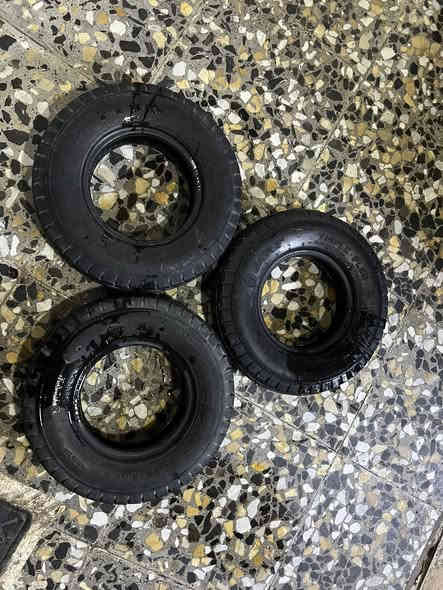 سلام وعليكم شباب تايرات جبلي نص عمر 
وشاشه مال مسجل شغاله ونضيفه للبيع ***********
