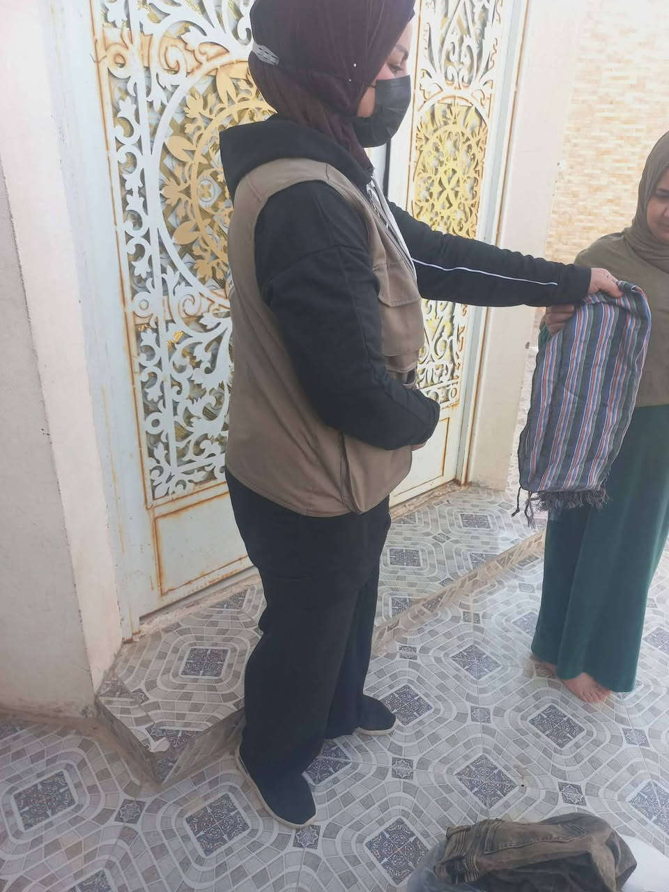 إلى صاحب الأيادي البيضاء، شكراً لكونك سبباً في سعادة يتيم بكسوة جديدة. هنيئاً لك مرافقة النبي ﷺ في الجنة كما وعد 'أنا وكافل اليتيم في الجنة كهاتين'. تقبل الله طاعاتكم وأدام عليكم فضل جوده وكرمه.""
"جزاكم الله خيراً على مساهمتكم في كسوة العيدلفرحة200يتيم من فاعل الخير . لقد كان لعطائكم أثر عظيم في إتمام فرحتهم. بارك الله في رزقك، وكتب أجرك، وكل عام وأنت بخير."
للتبرع التواصل خاص اوعبررقم الهاتف
***********
#فريق ايادي المحبة للاغاثه والتنميه
