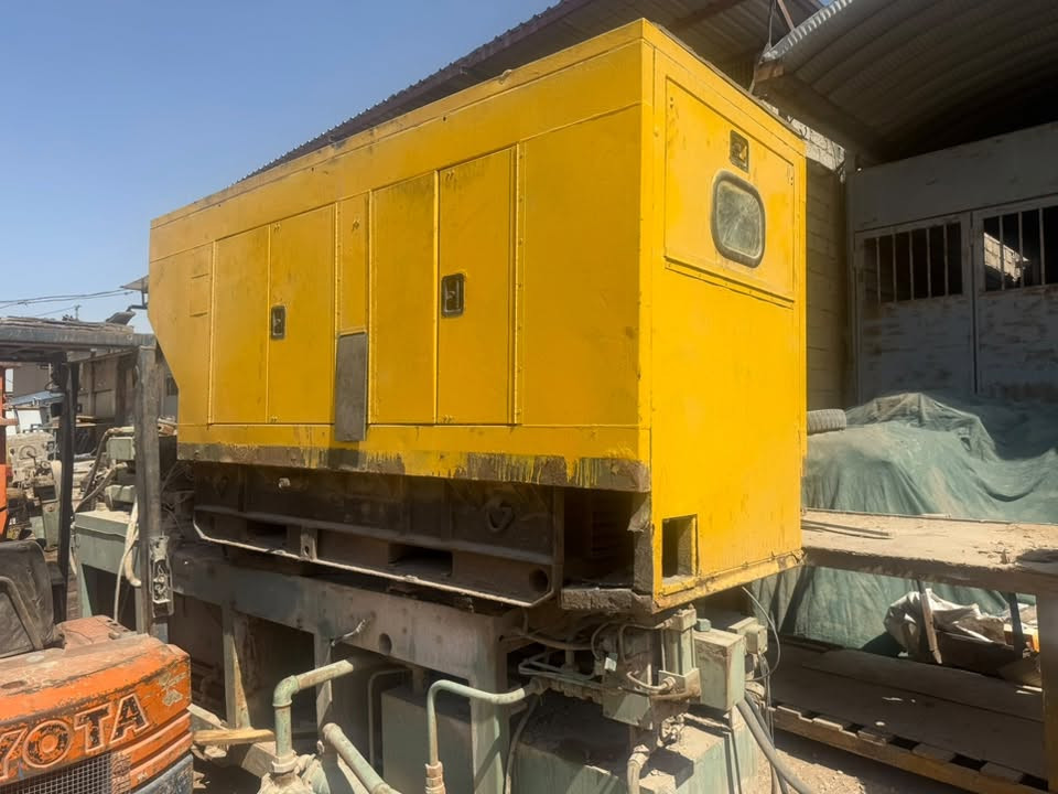 السلام عليكم
مولد جوندير امريكي 37.5KV
بلادي مولد كاتم 
شرط الشغل لاتبخير لاتنقيص 
كله على البلاد برغي مامفتوح بيه 
السعر 25ورقه 
المكان النجف حي الحرفيين 
للاستفسار ***********
