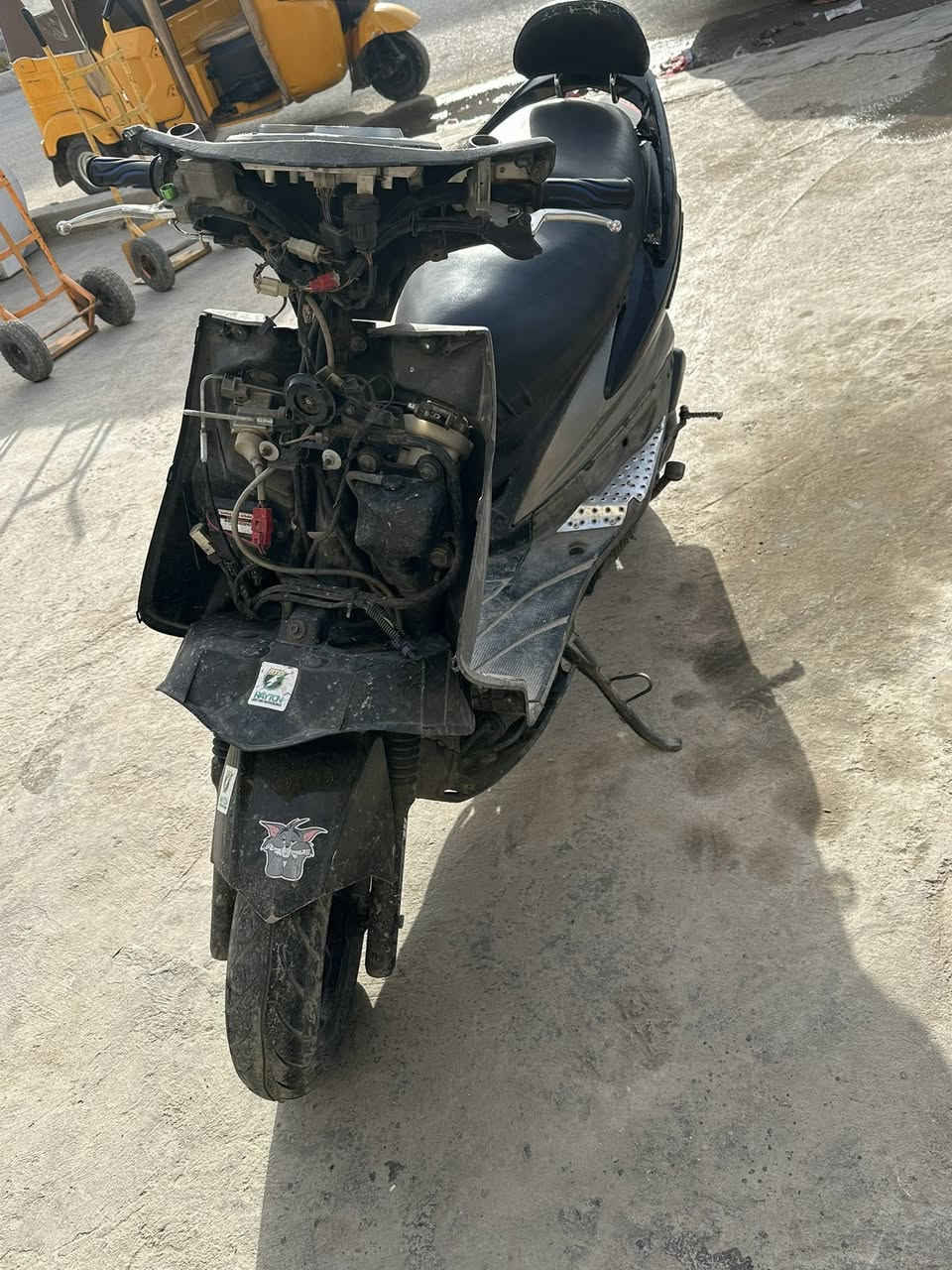 دراجه سكنس لبيع الدراجه ما مفتوحه عراضه موجوده كلهن الدرجه شغاله السعر ٤٧٥اًوبيهه مجال مكان بغداد الشعب ***********
