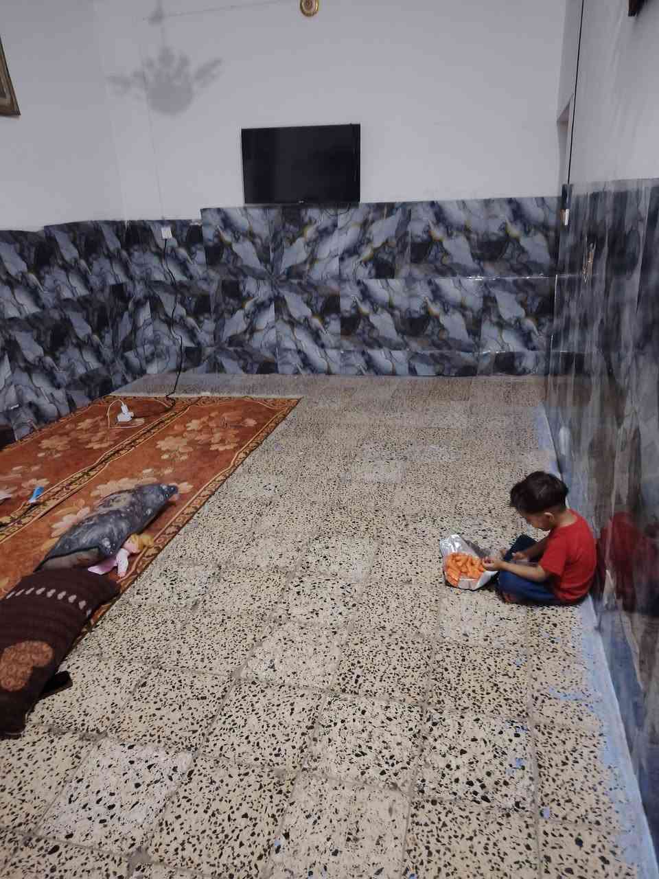 بيت للبيع
يحتوي على 3 غرف نوم 2 بل الطابق الأول واحده في الطابق الثاني
ومطبخ وصاله واستقبال وصحيات خارجيه المساحه١٧٠ متر العنوان بل سواجي قرب موالدة مدلول الرقم للاستفسار ***********
