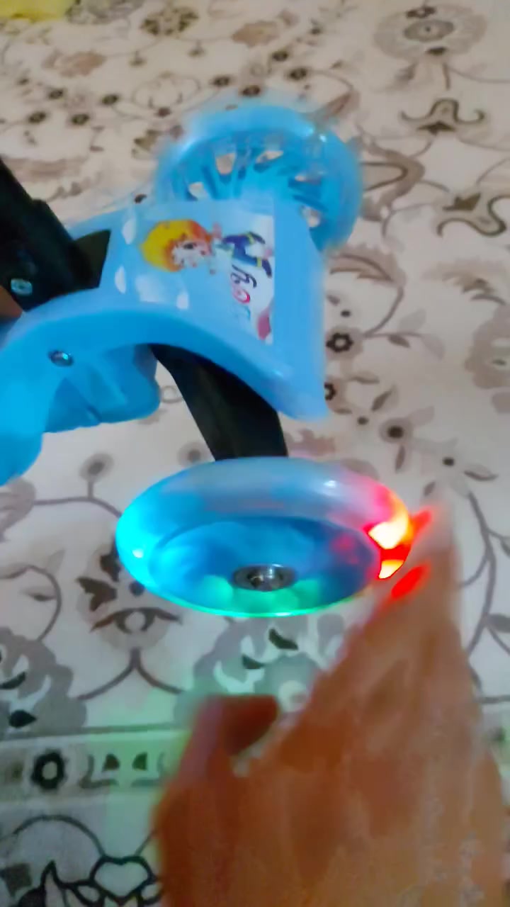 سكوتر SCOOTER ابو الانارة
السعر 15 الف شامل اجور التوصيل مكاني بغداد مشتل حي المعلمين 
***********
