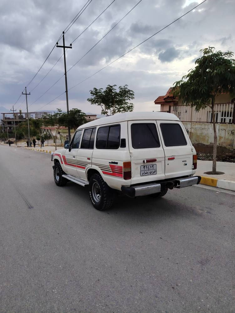 لانکلۆزەر 87ئاڕمی کۆنی سلێمانی مەکینەی 2ئێف گێڕو  مەکینەو دەبڵ ئەکسلی بەشەرت سەیارەکە زۆر پاکو جوانە 4تایەو ویلی جەبەلی لۆکی لە ژێرایە دەربەندیخان 30گڵاو تۆزێک مەجال گۆڕینەوە ئەکەم بە شاهینەو مەلیکەی بڕاوە *********** دار بنديهكان, السليمانية
