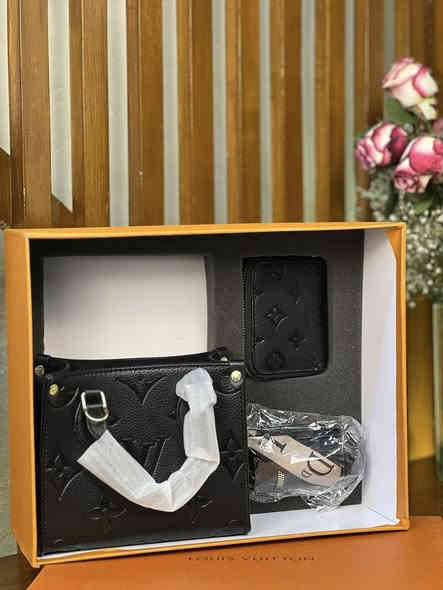 بوكس جنطة LV ماستر كوالتي متوفر بـ6 الوان
السعر:٣٥ الف 
الطلب خاص 
او واتساب:***********
