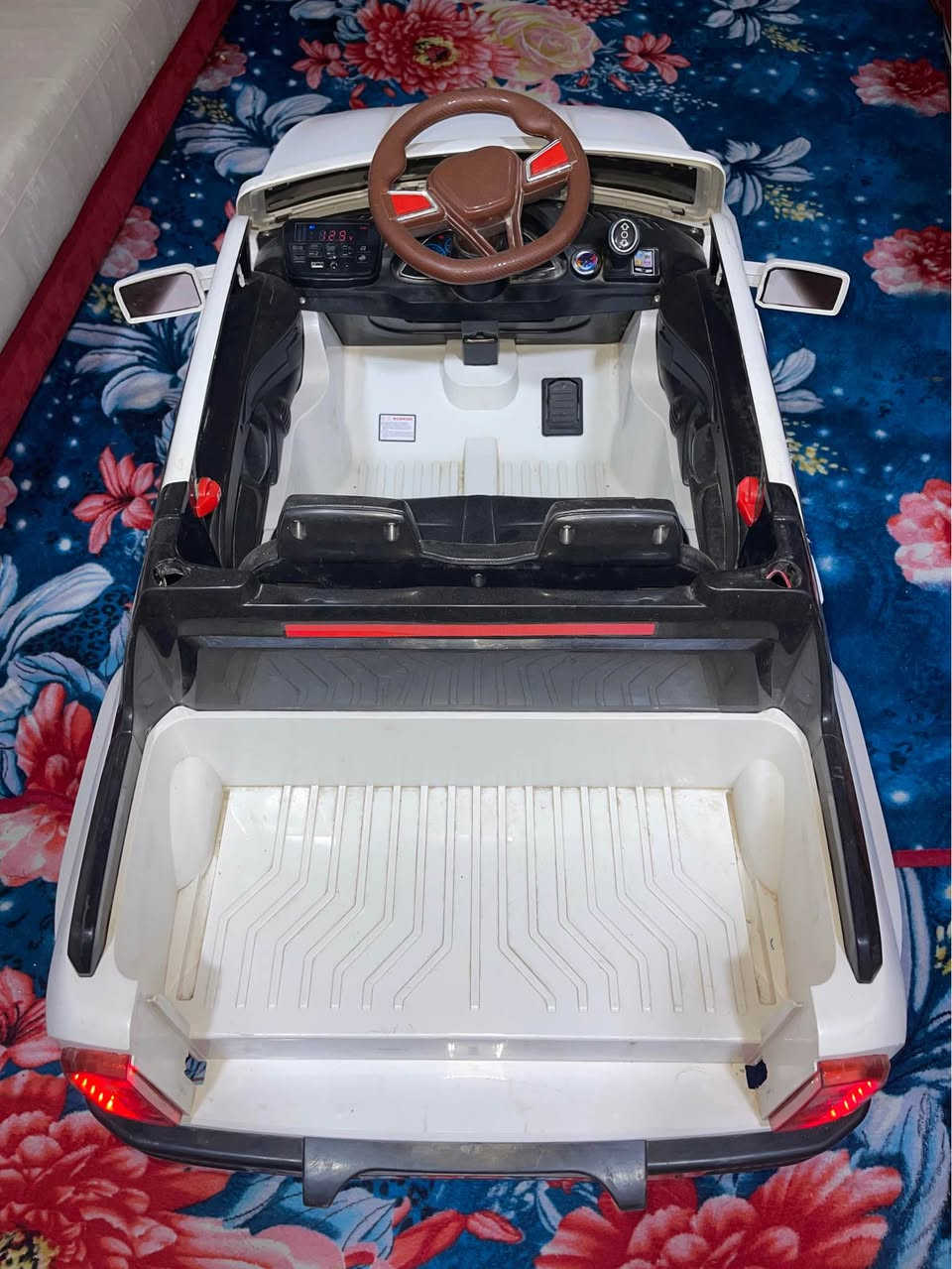 سياره بيكم شحن مال اطفال دفع رباعي 4 ماطورات مواصفات مميزه بيها هزاز واضح بالفيديو وياها بطارية وشاحنة سعرها 175 وبيها مجال قليل مكاني بصرة *********** البصرة, العراق
