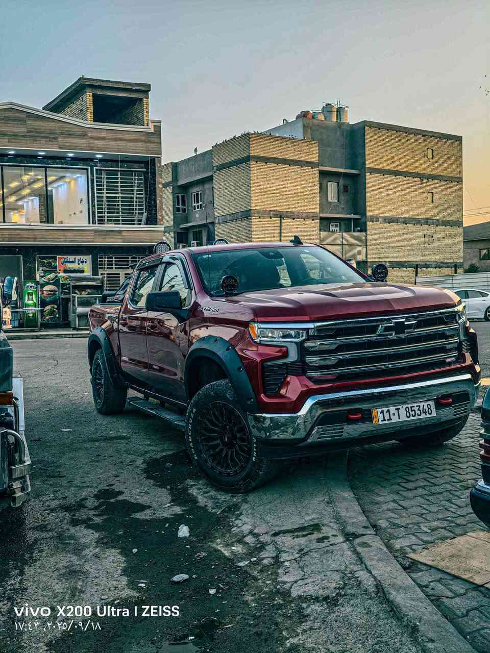 السلام عليكم للبيع او مراوس بشرط بلون اسود
سلفرادو موديل 2024 فئة LT  ماشية ٤٥ الف كيلوا مو ميل وتفاصيلها كالاتي : 
- دشبول تاهو شاشه كبيرة 
- محرك 2.7 توين توربو غني عن التعريف شلعةً موطبيعية صاروخ واقتصادي وعملي جداً
- بچم الـ LT لايت فول زينون عالي وناصي وليد 
- ويل كب رياضي جمالية ورزانة بالمشي 
- شاشات كبيرة وسطية ودشبول ديجيتال مال تاهو 
- تطعيم صاجات وفورميكا ملكي انيق جدا
- فول تحكمات ستيرن أوامر صوتية كروز سرعة دركة ستيرن جلد خياط يجي بالـ LT وفوك 
- رادار حراري داتا شو يميز مرور بشر او سيارة او حيوان مع اوتو ستوب وخروج عن المسار وقيادة ذاتية مع ابل كار بلي واير ليس واندرويد اوتو ووظائف متعددة
- كشن كهرباء تدفئة بالكشن منافذ تايب سي 
- تبريد شاشة مناخين منفصلة 
- بصمة ابواب وتشغيل وتشغيل عن بعد
- باب البودي تفتح كهرباء 
- لانه 2 ويل شلعة صاروخ واقتصادية بالبانزين
- بعد مواصفات هواية يطيل ذكرها 
-رقم بغداد باسمي 
- ميكانيك وكهربائيات كفالة عامة مطلقة
- السيارة معليها ٣.٥ انش وعليها اضافات غطاء بدي ومحجر وبلوجكترات عدد ٤ اصلية ونفخات وويل كب وسبيسرات وتخم تايرات جبلي وسستم سماعات اصلي وامبلي فاير عدد ٣ ومضخم صوت بالصندوق 

صور الحادث مرفقة

السعر ٣٠٠ورقة  أو مراوس 

للاستفسار ***********
