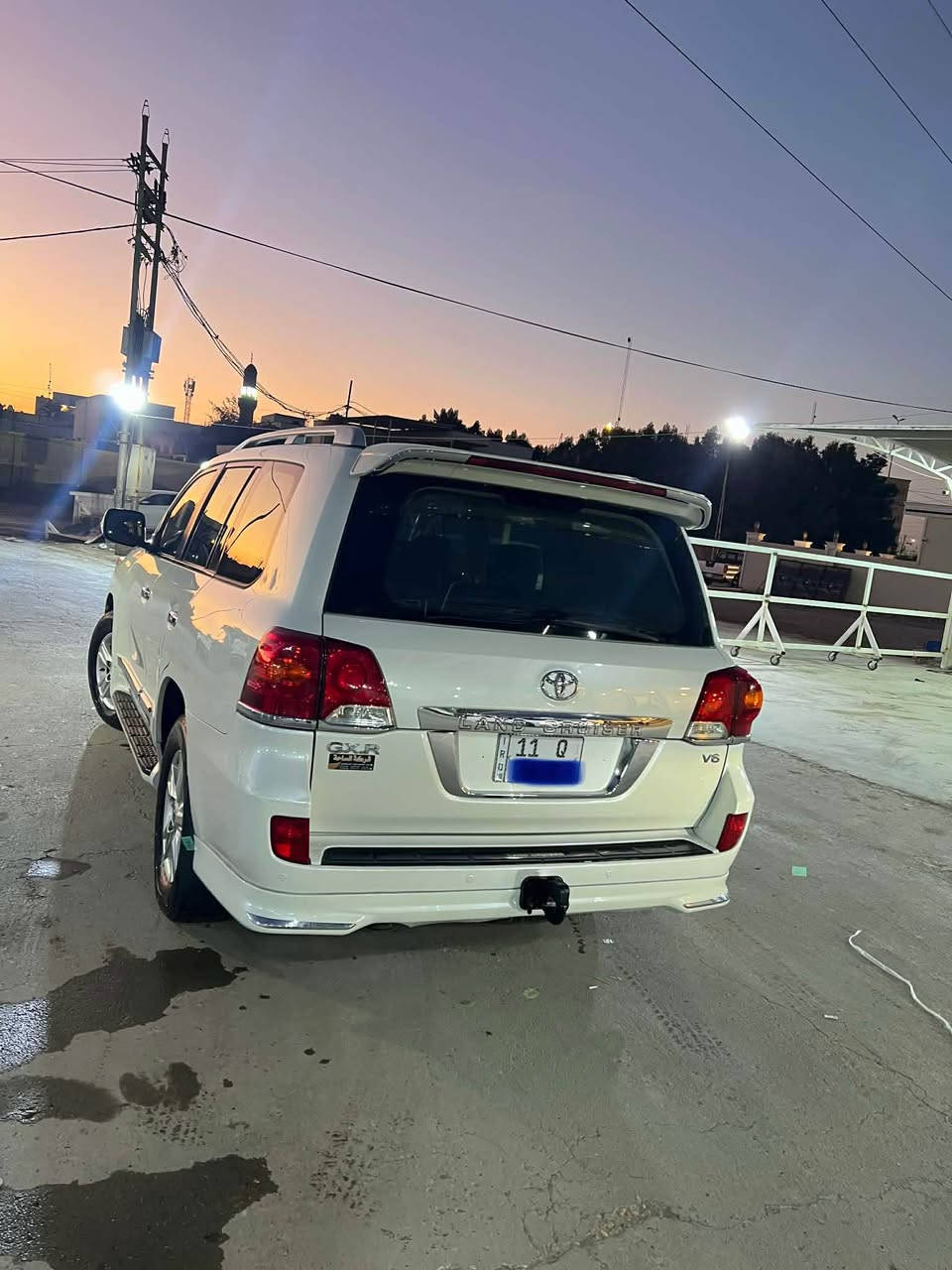 السلام عليكم ورحمة والله . للبيع او مراوس 

لاندكروز 2015 وكالة سازز مكفولة من الصبغ عدا باردين صغار . رقم بغداد انكليزي السياره فول مواصفات ثمانية ايرباك تشغيل عن بعد فتحه بصمه كشن كهرباء جلد قرميدي محرك مامفتوح حداده حلوه السياره جديده وجاهزه من كلشي 
السعر390 وبي مجال 
مكان السيارة ديوانية وبغداد 
*********** واتس 
*********** بغداد, العراق
