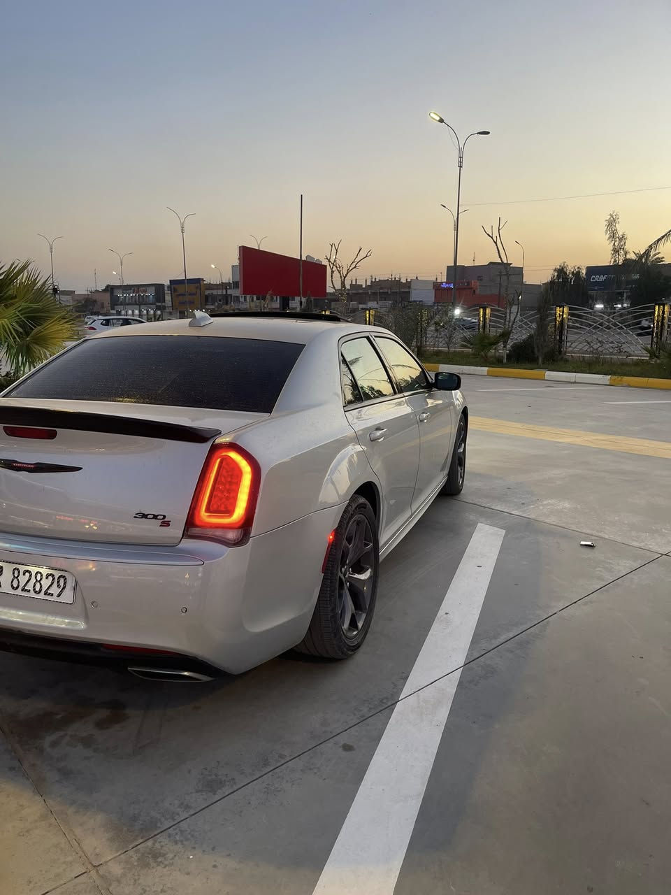 السلام عليكم السعر 270$ بي مجال بسيط بيع فقط
اوباما 21 R/T 5700
ماشية 64 الف
فول مواصفات 1/1 رقم بغداد بأسمي بدون حادث  حادثه سرقه قطعه وحده صندوق صبغ صور موجوده وسونار موجود
رادار امامي خلفي
حساس امامي خلفي
بردة خلفيه
نقطة عمياء
تحديد مسار
تخم تاير 
السياره كامله مكمله بدون نواقص على اخر حبايه . 
 للاستفسار***********
