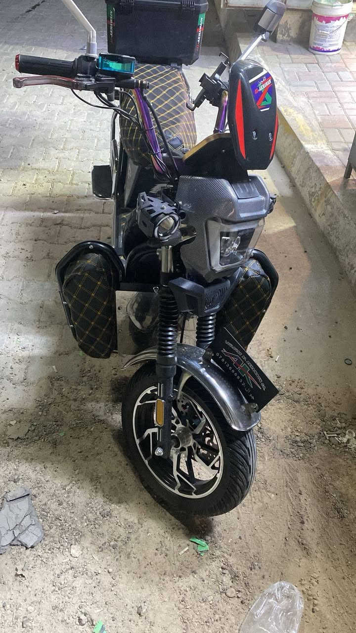 بايسكل شحن للبيع
6 بطاريات مكفولة من كلشي 

استخدام شهرين 

جنطتتين تحت الشاشة وويم الكشن 

دبلات قفاز

دي جي عالي 

انارات فوك التاير الخلفي 

بصمة تحت الجوزة شغالة 

ريمونتات 2 سويچ 2 مفتاح بطاريات 2

عقل ملف بطاريات مكفول كفالة عامة  

للاستفسار:***********
مرخصتك ادمن حبيبي❤️‍🩹
