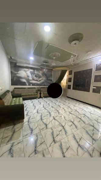 بيت للبيع مكانه السماوه  عد ال معالي   خامس بيت عن الشارع الرئيسي السايدين مساحته ٢٢٥ متر زراعي قرار محكمه  رقم التطويب موجود  البيت بناء مسلح  طابق ونص   يحتوي على غرف عدد ٣ وبراني ومطبخ وصاله   وصحيات داخليه وخارجيه  السعر ٦٨ وبي مجال لشراي
***********
