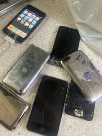 iPod 1.2 شاشات مفطره  بيهن شغالات بيهن طافي فحم  قطعه 10 الاف  خاص او ...