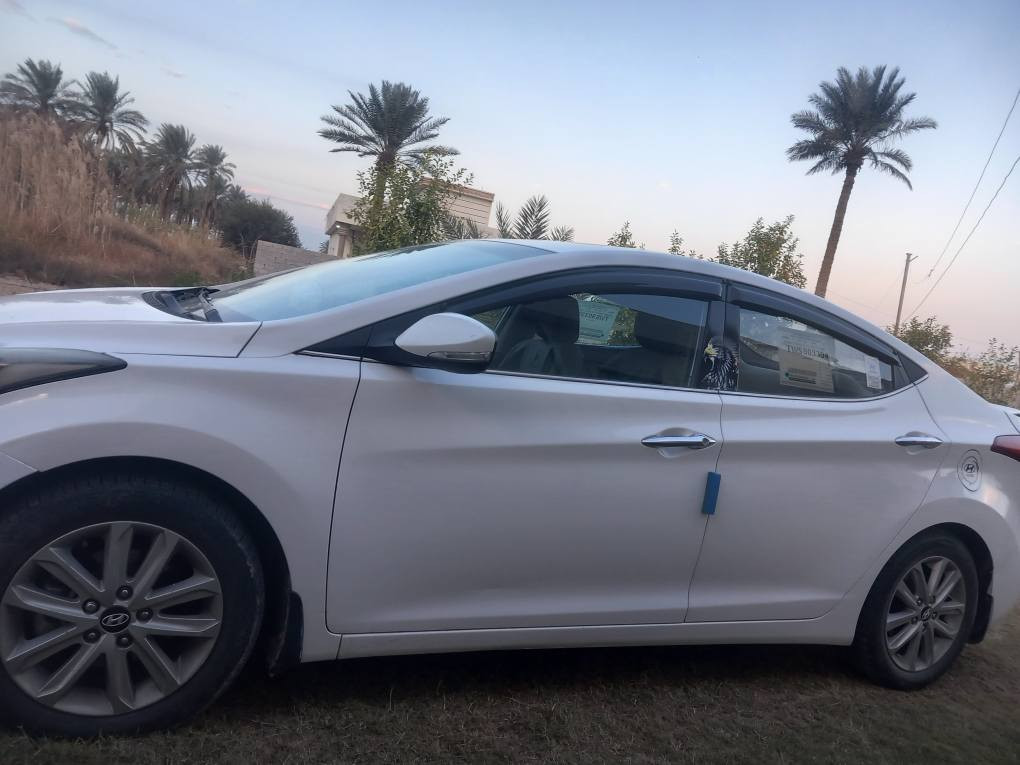 السلام عليكم
النتره بغداد 

2016 رقم انكليزي

مصبوغه ماشيه 400 الف كيلو

السياره جنوي وكشخه رايدهه ١١٧ وبيهه مجال

للتواصل ***********
