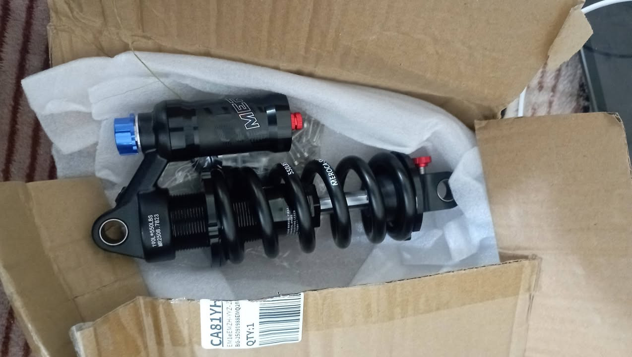 سلام عليكم
يدات رياضية عنبار وحدة سيم ماركة بيها حساس ABS بيها تقسيمات 6 حسب راحة ايد  ترهم للبطح اي درجة سعر زوج 25 الف 

دبل ماكس ماركة بي عدة اوضاع تريدة قوي او لين ماركة معروفة 
سعر 20الف     حرمات تتفوت قطع مميزة


**إذا كنت صاحب هذا الإعلان وتريد حذفه لأي سبب، رجاءا أرسل رسالة إلى الدعم الفني**