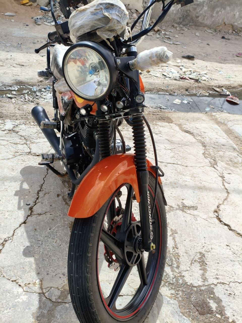 سلام عليكم 
سونك ماكس موديل 26 
دراجه نضيفه حيلل ولا مشتغله دلفري ما ناقصه برغي 
اوراق سكنر مكاني نجف 
السعر 900 وبيه مجال 
تواصل... 
***********
