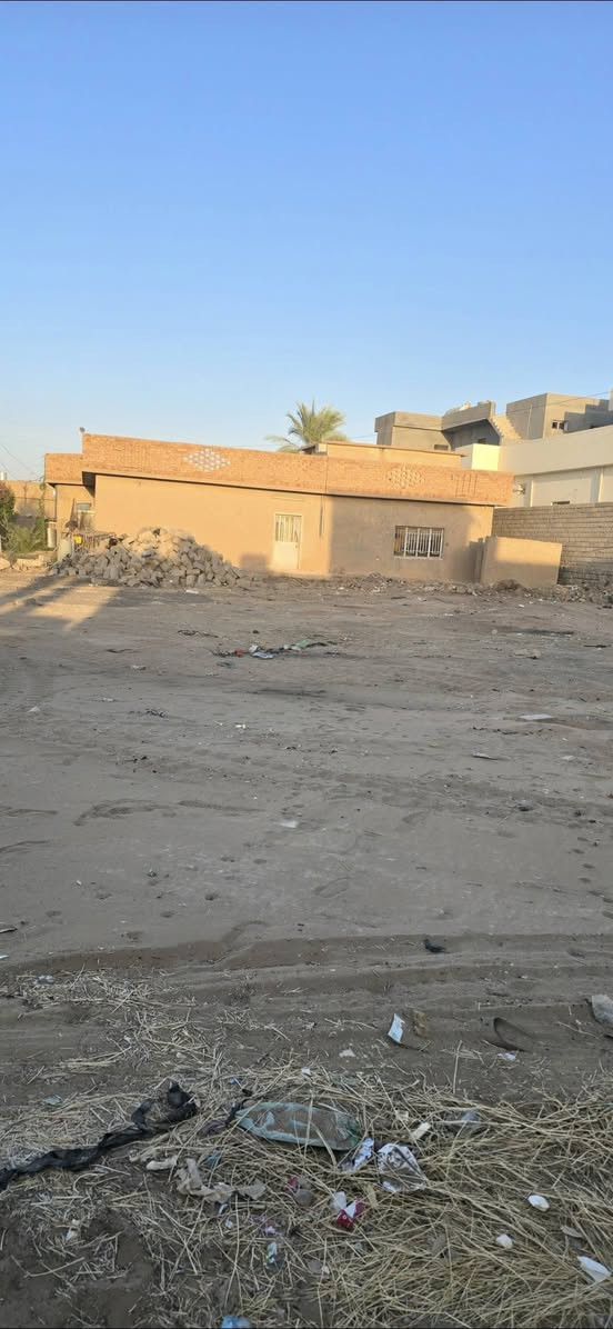 السلام عليكم...أرض سكنيه للبيع المساحه 600متر قرية المزرعه مقابل بيت الحاج خالد الحمود السعر 13مليون ......*********** ___***********...@@@
