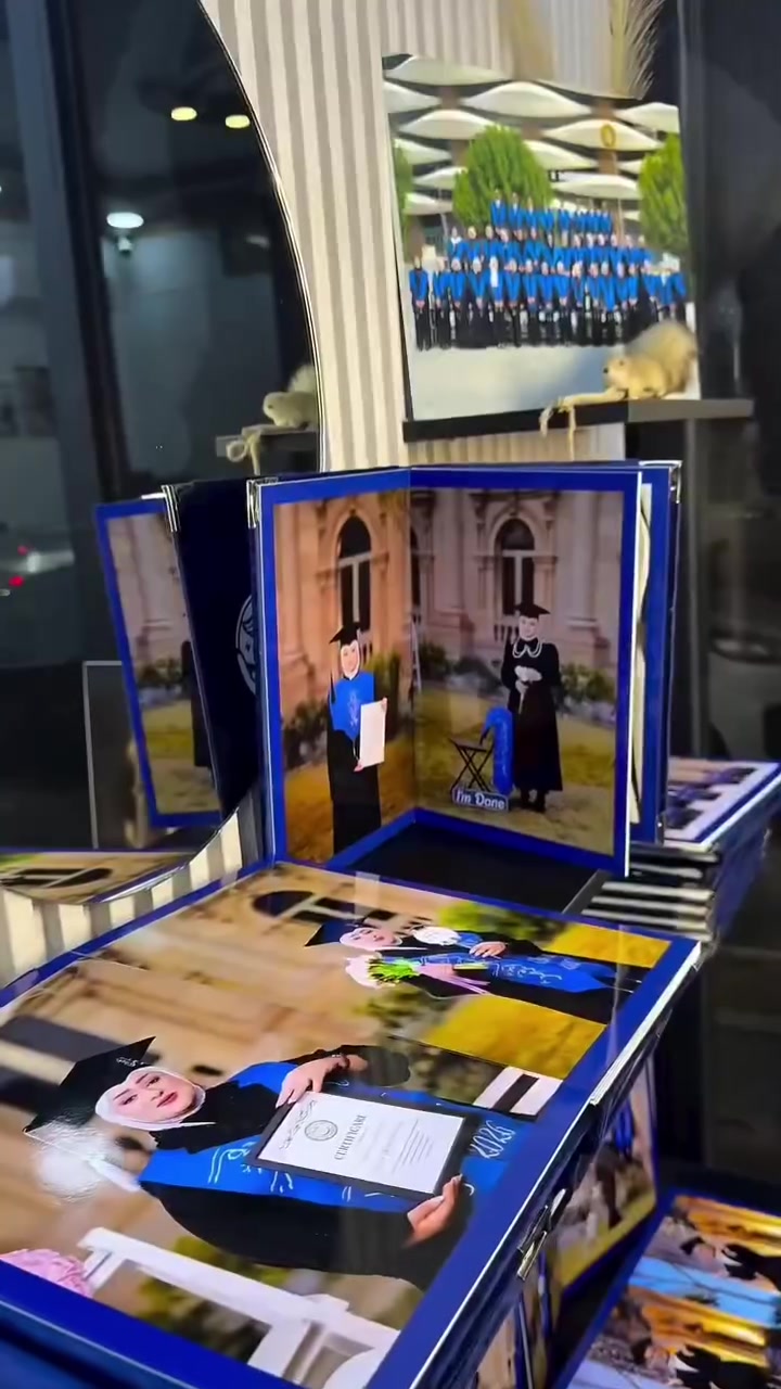 🎓 لحظة التخرج ما تتكرر مرتين!

وثّق فرحتك بأجمل ألبومات و صور التخرج  📸
تصاميم حديثة ✨
ألوان متعددة 🎨
أحجام مختلفة حسب الطلب 📖✅

هدايا مميزة تنتظركم ويانه 🎁
والأسعار تنافسية و مناسبة جداً 🔥

احجز ألبومك اليوم وخلي ذكراك تبقى للأبد بعدستنا .✨😍
للحجز والاستفسار: ***********

#الصور #البوم #أعراس #تخرج #فيديو #العراق #كركوك
