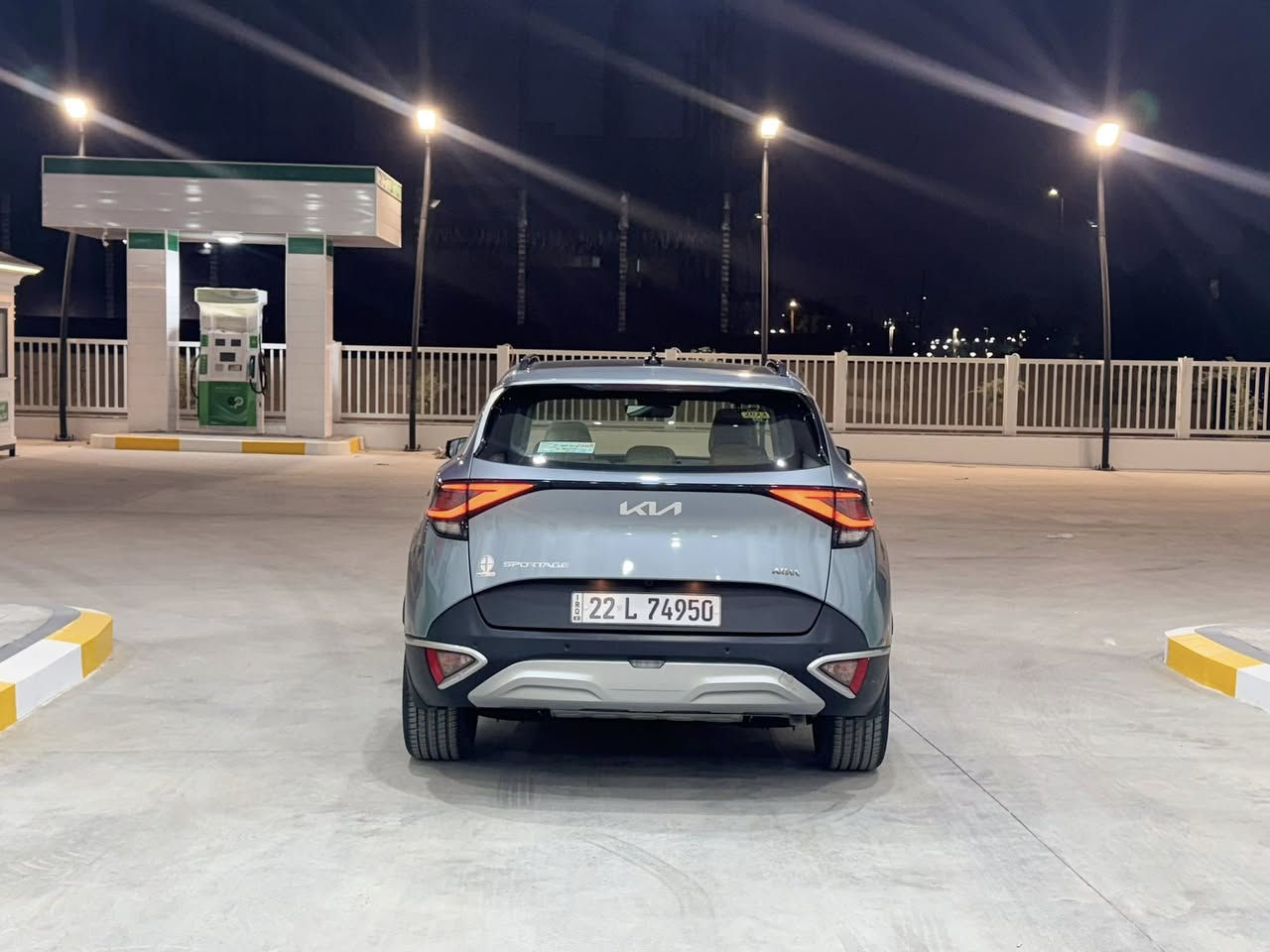 السلام عليكم 
سبورتج فئة (mid night )2023 خليجي وكاله (نم) ماشيه (43الف كيلو) مواصفاتها :(تحكم ستيرن ، عداد دجتل،كروس سرعه ،تدفئه كشن السايق والصدر والستيرن ،مثبت سرعه منحدرات ،كار بلي ، شاحن لاسلكي هاتف ،بنورامه،فتحه سقف ،مودات قياده ،ايكو سمارت سيورت نورمل،صندوك كهربائي، تشغيل عن بعد، دخول ذكي، اشارات ترحيبيه عند التقرب ،بصمه ابواب،شفتات ستيرن ،هان بريك كهربائي،مري طي اوتو ،اوتو هولد ، كامرات خلفيه وكامره من اعلى) السياره ما ناقصها شي محركها 2000 بيها شخط خفيفه شبر ونص ب الجاملغ الخلفي والباب الخلف السائق ما مكحل عدل موضح ب الصوره 
اخر ملاحظه السياره بيها صوت عند التشغيل مو دائمآ. 
السياره مكانها بصره. 
سعرها225$ وبيها مجال
***********
***********
