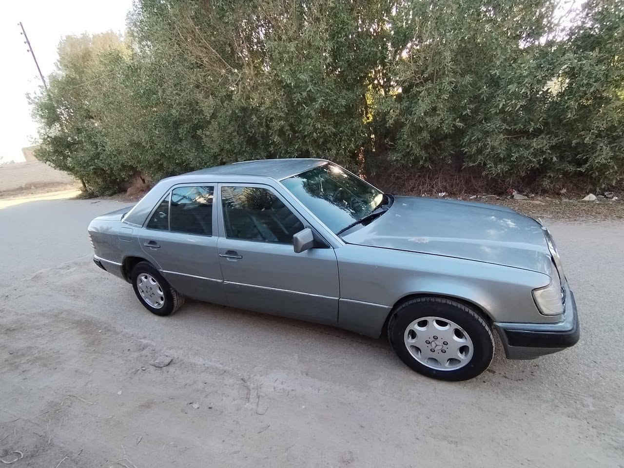 للبيع دب مارسدس موديل 91اصل
رقم بغداد كير ومكينه بطه 3000خير من الله 
قواعد دبل بلاد حداديه وتخم تاير جدد كهربائيات شغاله كامله تبريد ثلج داخل اسود جلد كشنات كهرباء سعر 60وبيها مجال الشراي 
مكان ناصريه الرفاعي الرقم ***********
