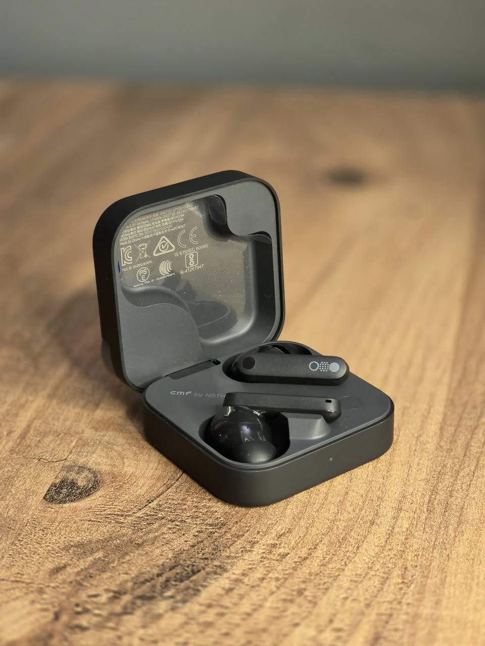 Cmf buds pro 2 by nothing
جديدة بالباكيت مفتوح فقط للتجربة
متوفر توصيل لكل العراق

تتميز سماعات CMF Buds Pro 2 بالعديد من المواصفات، منها إلغاء الضوضاء النشط الهجين الذي يصل عمقه إلى 50 ديسيبل، وجودة صوت عالية مع محركات مزدوجة (11 مم للجهير و 6 مم عالي التردد)، وتقنية الصوت المكاني، وبطارية تدوم حتى 43 ساعة مع علبة الشحن. كما أنها تدعم الاتصال المزدوج وت مقاومة الماء والغبار بمعيار IP55، وتقنية Smart Dial القابلة للتخصيص


**إذا كنت صاحب هذا الإعلان وتريد حذفه لأي سبب، رجاءا أرسل رسالة إلى الدعم الفني**