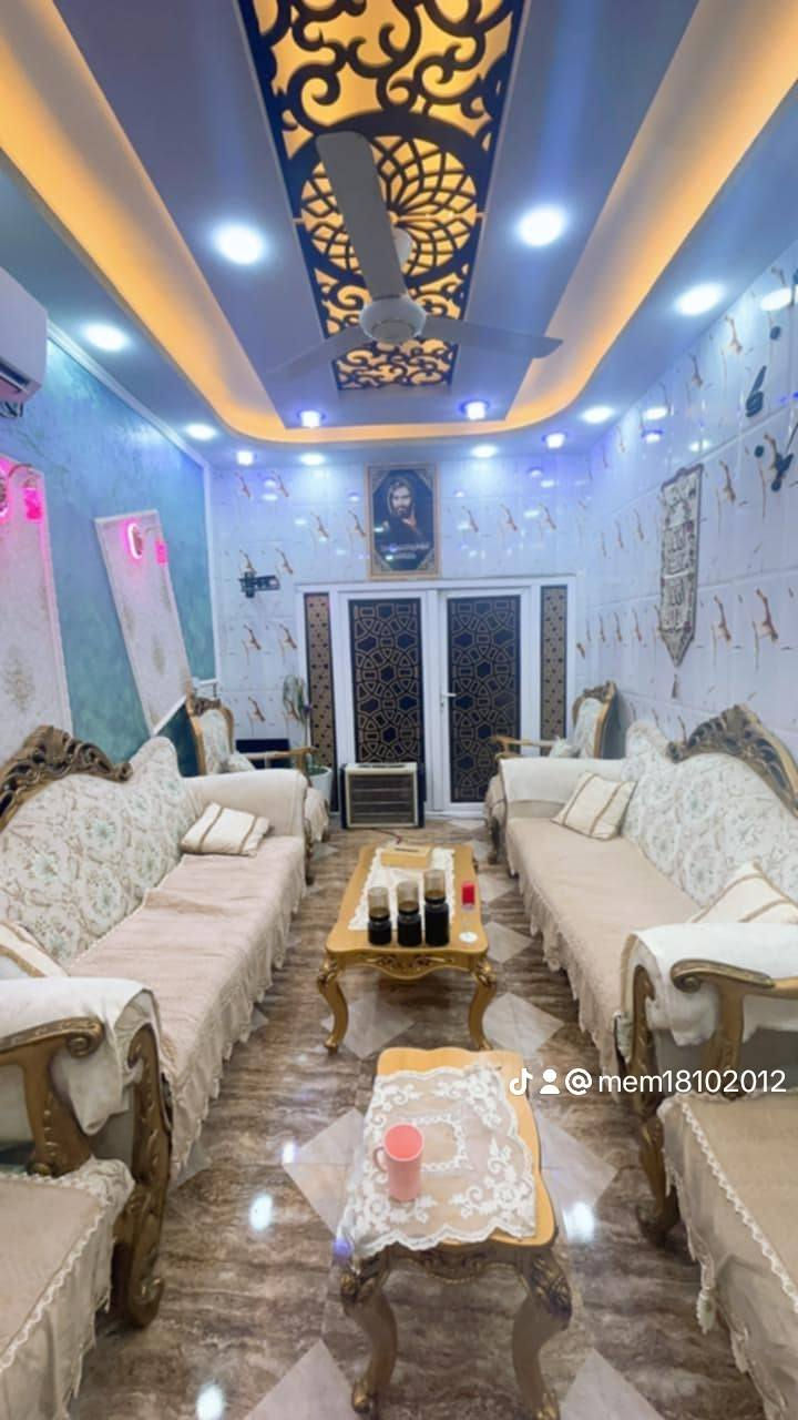 #اللهم صل على محمد وال محمد 
بيت ١٠٠م طابق واحد طابوق جمهوري مربع بالجاير مقابيل مستشفى الكفيل يصلح سكن او حسينيه للزوار لقربة من الإمام الحسين ع يبعد عن الحرم ٢ كيلو مشي نصف ساعه بالسياره دقايق .....يتكون الدار من ٢ غرف نوم وستقبال مدخلين البيت سند ٢٥اقرار محكمه مكاتبه مع صاحب الأرض مباشرتا...
سعر الدار ١١٥ مليون ....بسعر قطعه البيت اخوان ....
لاستفسار الاتصال 
***********
