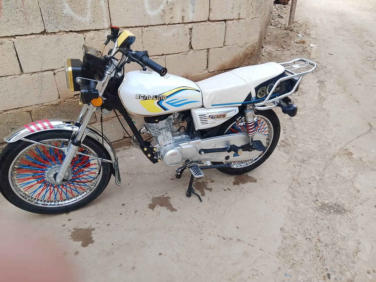 سلام عليكم دراجه لبيع موديل 25دراجه نضيفه وكلشي شغال من  كهربائيات واشاير وشاشه و امبي ثري محرك نضيف سعر 
750 وبيها مجال بسيط حك الجيه مو شراي لا تتصل
*********** مكاني ديالى الخالص حي زهراء
