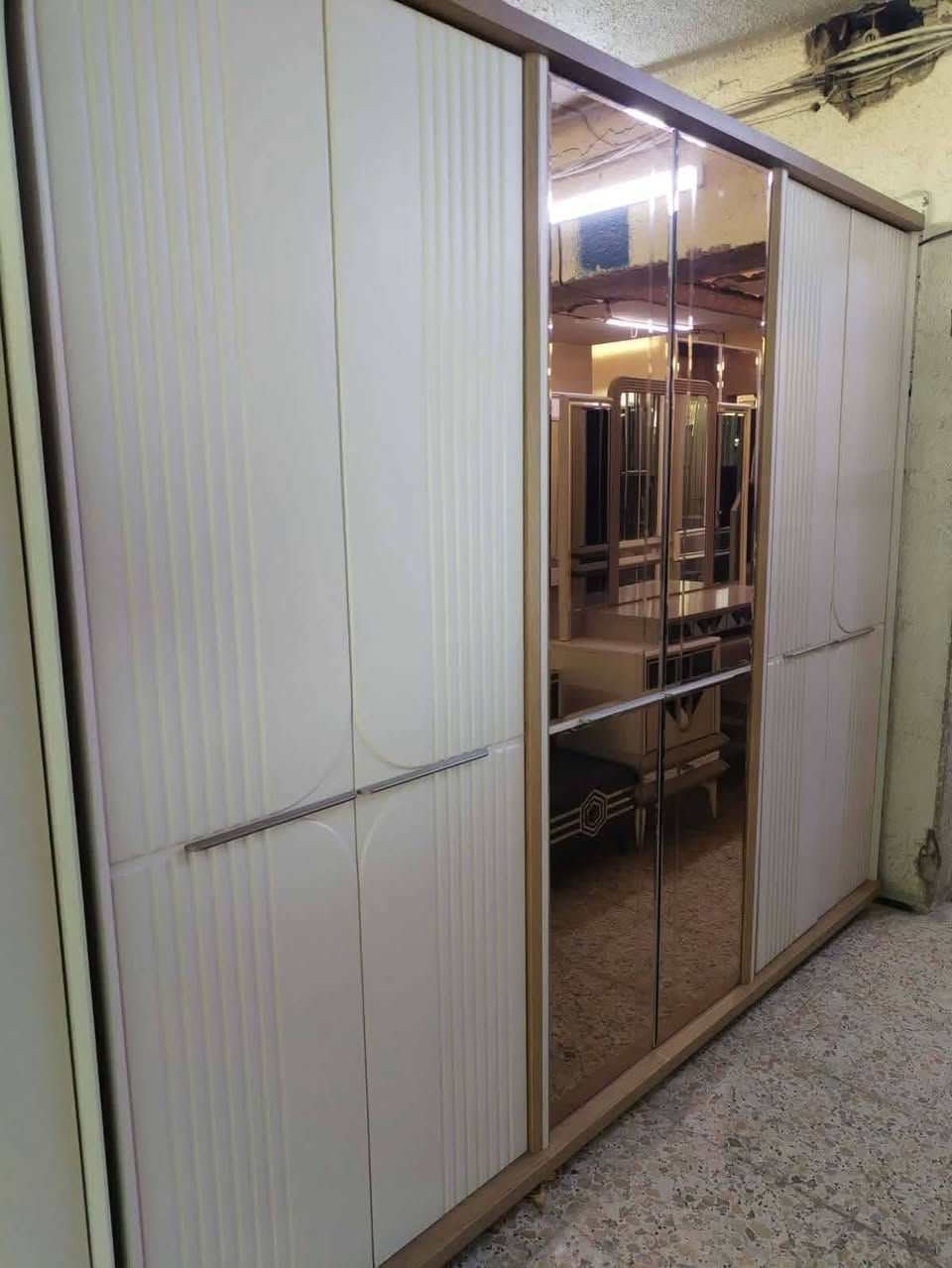 ✨ غرفة تركية   مودرن أصلي✨
🚪 نظام أبواب
10✨قطع 
جام ليزري  ✨
  بروفايل فاخر
ضهر بلوك
سرير مخزن عملي
 قماش وتر بروف أصلي
✨ نظافة 95💯
🚚 شد ونقل مجاني داخل بغداد
 توصيل للمحافظات بأسعار رمزية


**إذا كنت صاحب هذا الإعلان وتريد حذفه لأي سبب، رجاءا أرسل رسالة إلى الدعم الفني**