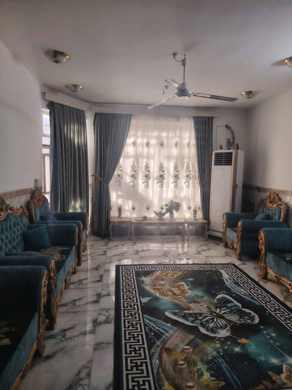 يالله السلام عليكم عرضنا لهذا اليوم بيت للبيع بالبكرلي قرب جامع سلمان المحمدي  طابو زراعي سند 25 باسم شخص واحد تحويل مباشر او اقرار
مساحة البيت 200 متر واجه 10 متر ونزال 20 متر 

بناء حديث 2025  كافة الخدمات مجاري وتبليط يبعد عن الشارع العام خط الكيات 75 متر 

///////////******/////////*//*///////

البيت طابقين يحتوي على اربع غرف نوم 

/////////////********//////////

الطابق الاول يحتوي على غرفتين 

 واستقبال 7في 4

وكلدور كبير جدا 10في 4 

ومطبخ 5 في 5.5 متر 

صحيات وحمام داخلي وخارجي 

كراج سياره كبير وسقيفه كيسبان 

الشغل درجه اولى والارضيه بورسلين درجه اولى والجدارن سيراميك اسباني وهندي والالوان كلش مرتبه وحلووه

والصحيات الخارجيه كلها سيراميك 

////////******//////////

الطابق الثاني يحتوي غرفتين وكلدور

غرفه 8 في 4

الغرفه الثانيه 5في 5

السطح الناصي والعالي مطبك فرشي وشغل اولى  

/////***-*/////

السعر 135 وبي مجال  

ملاحظه البيت يرهم اقساط تطي 110 والباقيات اقساط 

للاستفسار مراجعة مكتب عقارات حسين المعموري  الكائن في البكرلي قبل جامع سلمان المحمدي 

او الاتصال على الرقم *********** حسين المعموري
