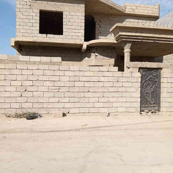 يعلن مكتب ابو يحيى لتجارة العقارات في محافظه كركوك قضاء الدبس  عن بيت هيكل  في حي الشهداء الجديده  بالقرب من بيت حجي عوده مساحته ٣٠٠  متر طابقين  يتكون الطابق الأول  ٢ غرفة نوم مع هول  استقبال صحيات مطبخ حار بارد و الطابق الثاني ٢ غرفة نوم مع البيتونه مع صحيات  المنطقه كلها خدمات تبليط  ماء كهرباء  كما  موضح بالصور أدناه 👇👇👇👇السعر على الخاص  ومناسب   وبي مجال    للتواصل عبر الأرقام التاليه
*********** ابو يحيى
***********
*********** يحيى الحمداني ابو عبدالله
   ( التوفيق من الله و للجميع)
ملاحظه دوام المكتب من الساعة التاسعة صباحا لغاية الواحدة ليلا للتواصل على الأرقام المذكوره اعلاه ☝️☝️☝️
