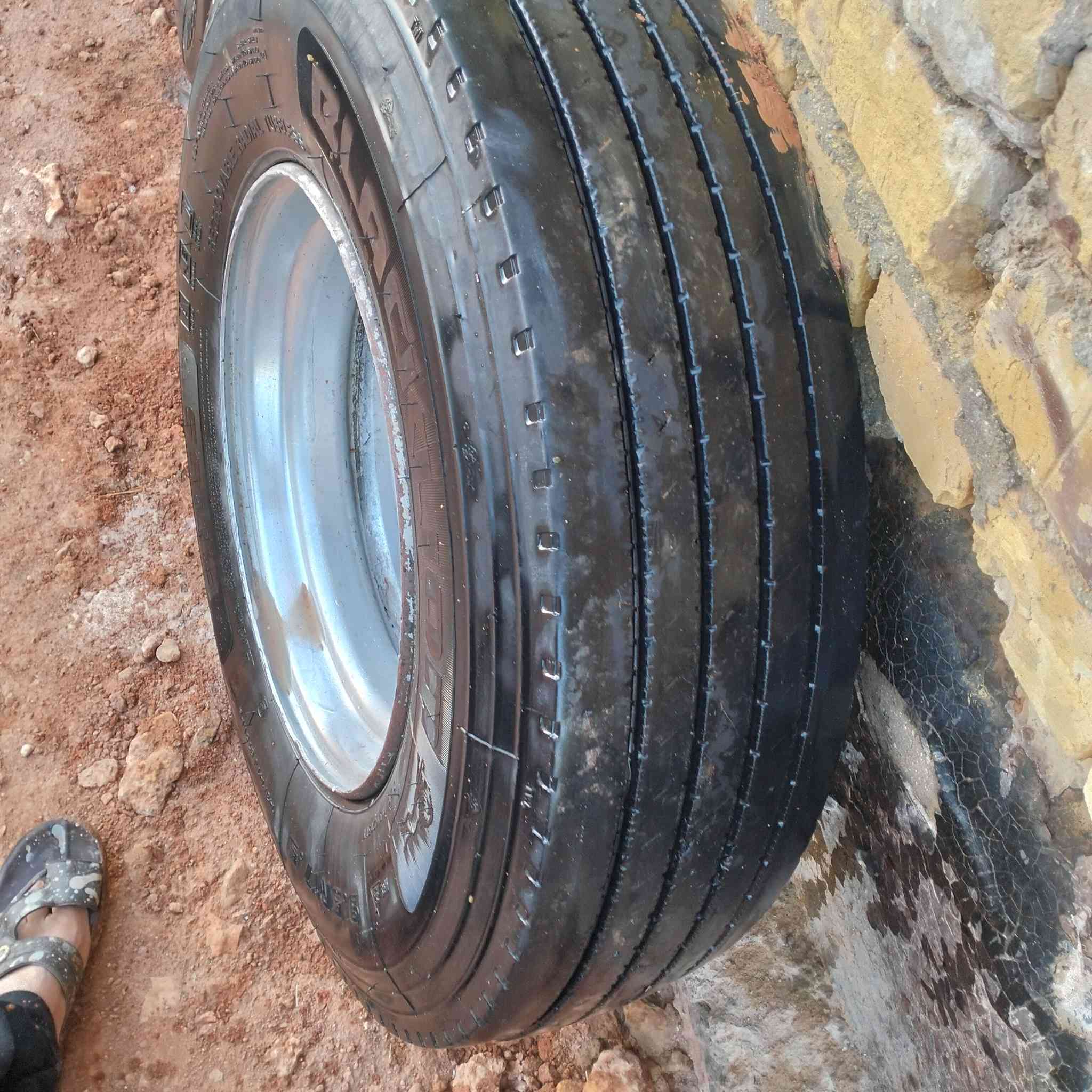 تايرات وياله عدد اربعه زوج ياباني وزج صيني 17سعر 450رقم ***********
