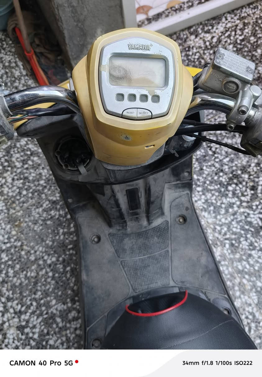 السلام عليكم شباب ماكس بوليس نوزل دراجة نضيفه بشكل شلعه معدل خير من الله بيهه ملاحضات بسيطه مكاني بغداد البلديات هاتف *********** السعر 625 وبيهه مجال
