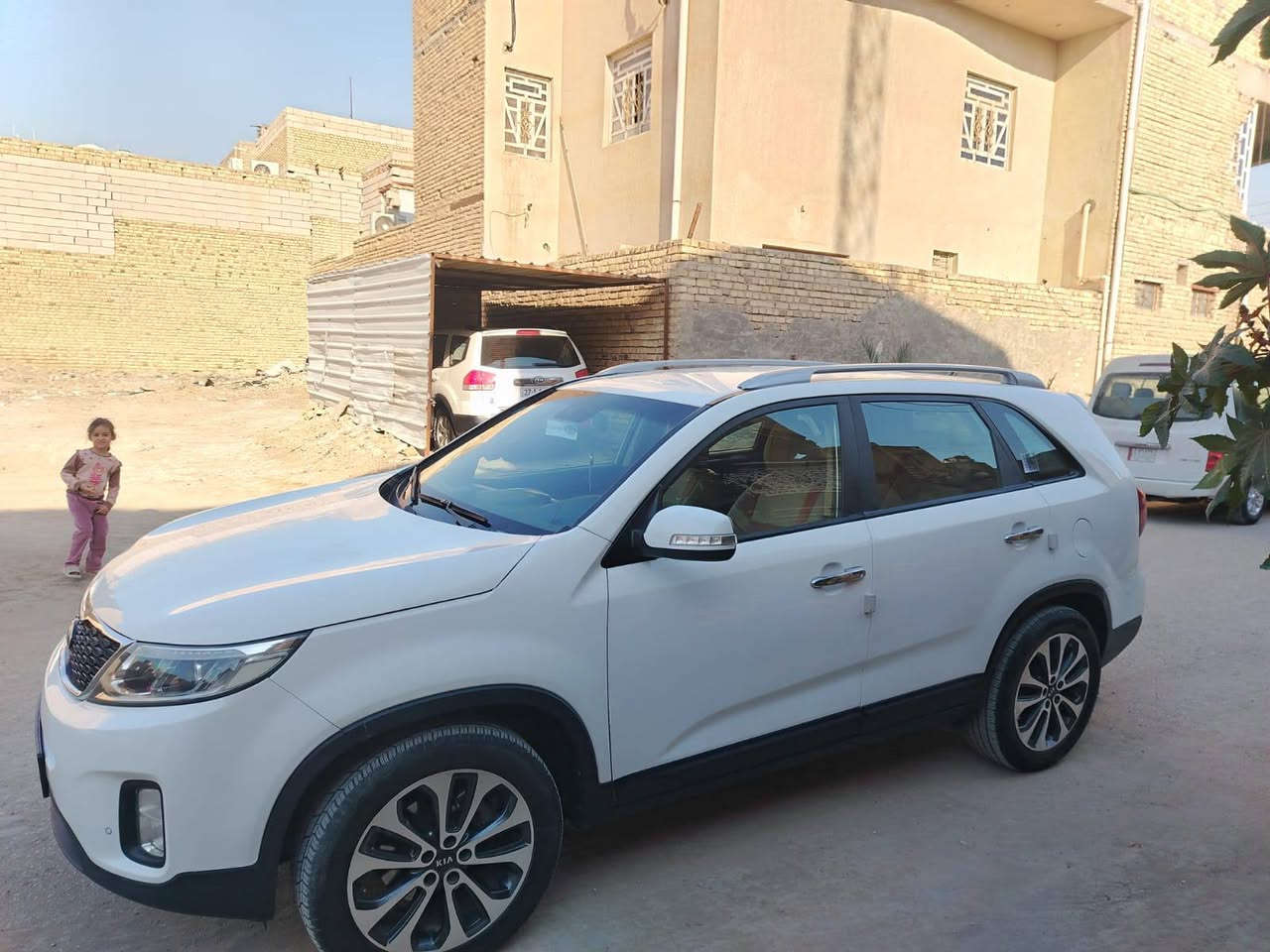 سلام عليكم كيه سورنتو موديل 14 خليجي 
فول ماعدا البصمه محرك دوش اربعه سلندر
***بيه صبغ صفحة السائق مع تبديل باب السائق ***
رقم واسط انكليزي... العنوان الناصريه مدينة الصدر 
رقم الهاتف *********** متواجد فيس و واتساب
