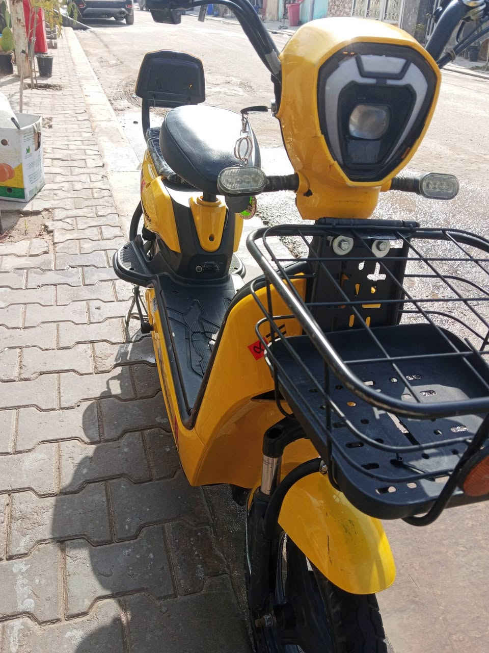 سلام عليكم دراجه شحن حجم 14 للبيع نظيفه تمشي بصمه و أشاير بيه مكاني نجف حي الميلاد سعر 200 وبيه مجال الرقم ***********
