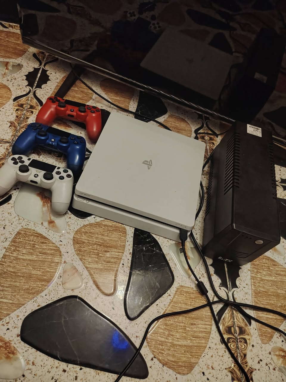 السلام عليكم
بلي نضام  9سلم واحد تيرا مهكر

عشره العاب بي وجميع ملحقاته يدات ثنين اصلايات وحده عاديه وحده من الصلايات فقط الكير مالتها عطلان

السعر ٣٣٠ قفل مع جميع الملحقات التواصل وتساب فقط***********

والبيع وجه لوجه مكاني بغداد مدينة الصدر شارع الأخشاب
