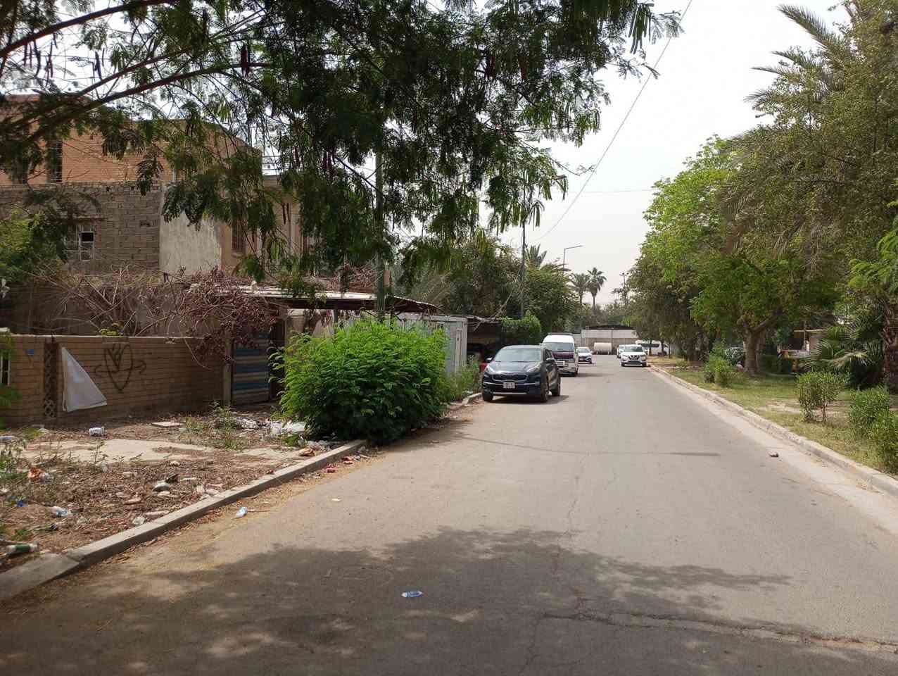 السلام عليكم تعلن شركة الجبوري للعقار والمقاولات العامه عن دار للبيع ملك صرف سكني في منطقة الوزيريه قرب السفاره التركيه بناء قديم يعتبر أرض على الشارع الرئيسي 
1 المساحة 1040 متررر
2 الواجه 26 مترررر
3 النزال 40 مترررر
4 عرض الشارع 12 مترررر 
5 السعر 3 مليون و750 الف المتر الواحد وبي مجال 
عنوان الشركة الكريعات الكويتي شارع حسينية ابي تراب قرب فلكة القرغولي استفسار اتصال على الارقام التاليه 
*********** أبو صكر الجبوري 
***********

