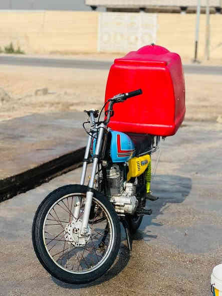 دراجة البيع هيه و الصندوق ب 350وبيه مجال اتصل على الرقم متوفر بس وتساب *********** مكاني البصره كرمه علي ابو صخير قرب مشروع حقل الماء و بخدمتكم نشاء الله
