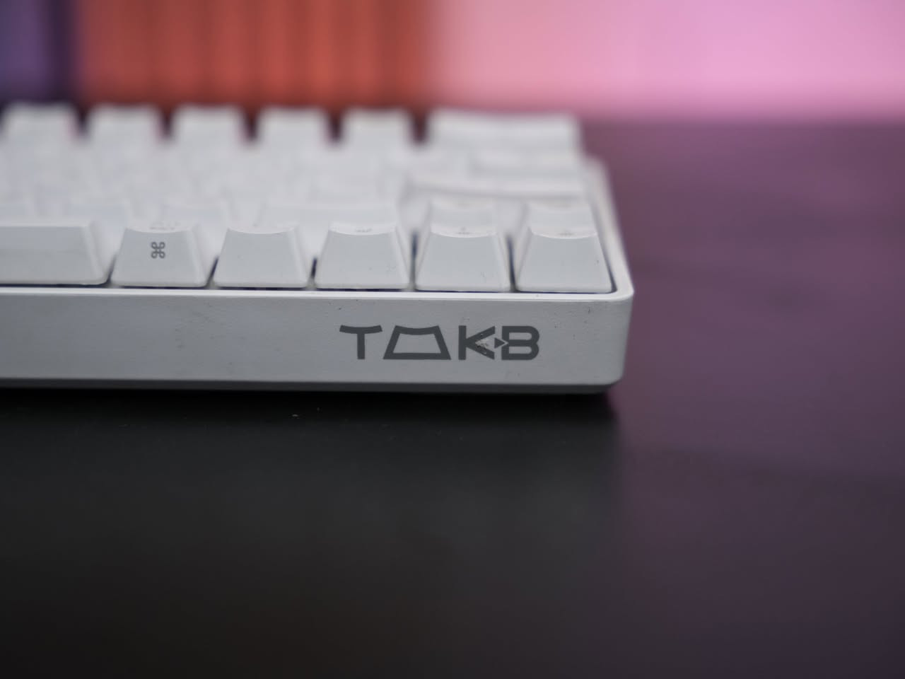 للبيع كيبورد TMKB T63 الميكانيكي، الخيار المثالي للاعبين والمبرمجين الذين يبحثون عن الأداء العالي والمساحة الموفرة.

تصميم احترافي: حجم مدمج (60%) يعطيك حرية حركة كاملة للماوس في ألعاب الـ FPS.

استجابة فائقة: كيبورد ميكانيكي يضمن لك سرعة رد فعل في الألعاب التنافسية.

إضاءة مميزة: شكل عصري يضيف لمسة جمالية للـ Setup الخاص بك.

الجودة: براند تابع لشركة Kemove الغنية عن التعريف في عالم الكيبوردات.

الحالة: (اكتب هنا حالة الكيبورد، مثلاً: "جديد تماماً" أو "استخدام بسيط جداً مع الكرتونة"). كالار, السليمانية


**إذا كنت صاحب هذا الإعلان وتريد حذفه لأي سبب، رجاءا أرسل رسالة إلى الدعم الفني**