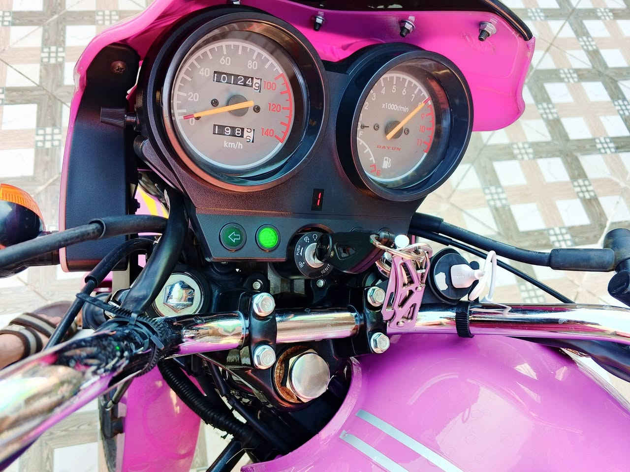 سلام عليكم  دراجه داي وان مديل 24/23رقم نكليزي مشروع وطني وسنويه بسمي تحويل ثاني يوم دراجه خير من الله مكينه سبانه ممدود عليهه كهربايات خير منالله بلادي مكفوله كفاله عامه اي نقص مابيه سعر 2250هاتف*********** اتصل بيك خير وتدلل🌹
