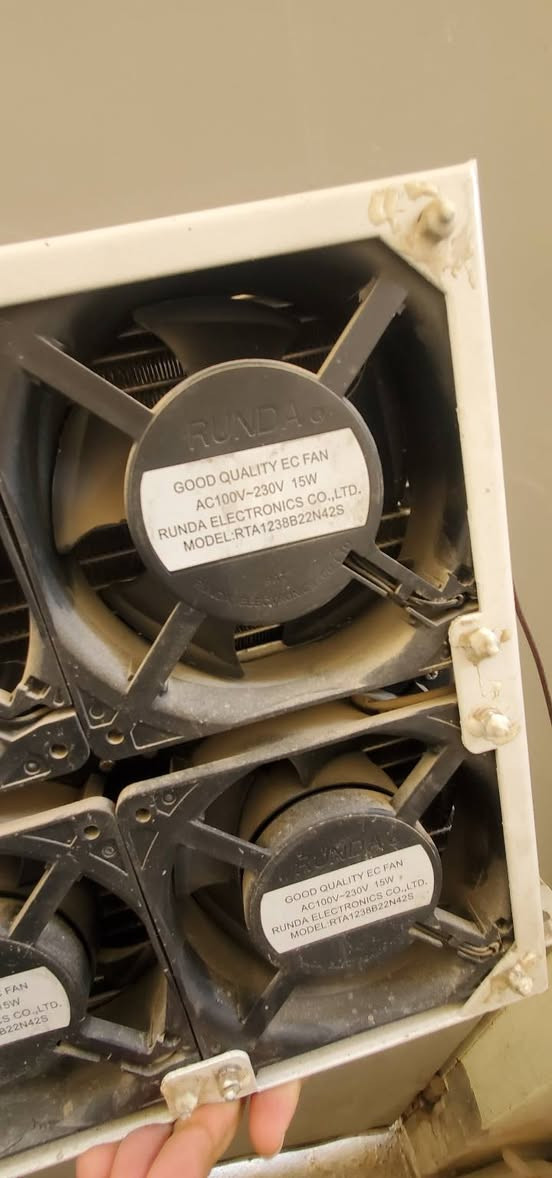 السلام عليكم راديتر مع اربع فانات 220v الكل شغال ولا يوجد ليك او ثقب بالراديتر السعر 50 الف .***********
